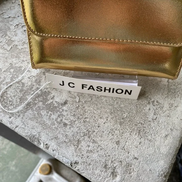 NWT J C FASHION GOLD WALLET